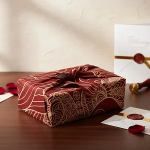 Emballage cadeau tissu rouge profond